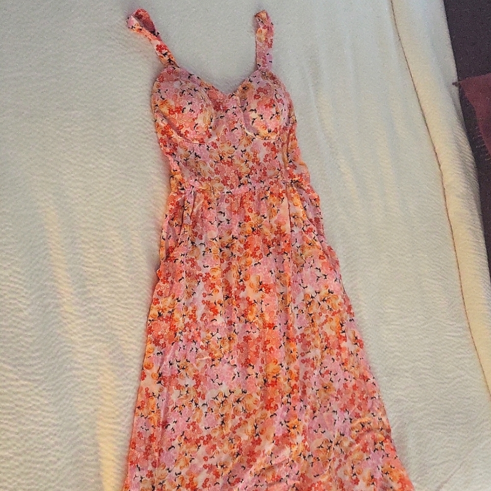 Pink, floral, flattering dress with pockets!